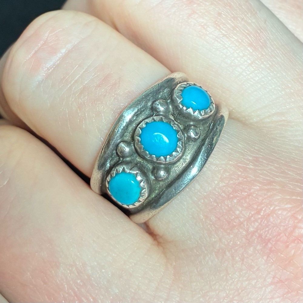 Vintage Navajo Sterling Silver Sleeping Beauty Shadow Box Three Stone Ring - Picture 2 of 8